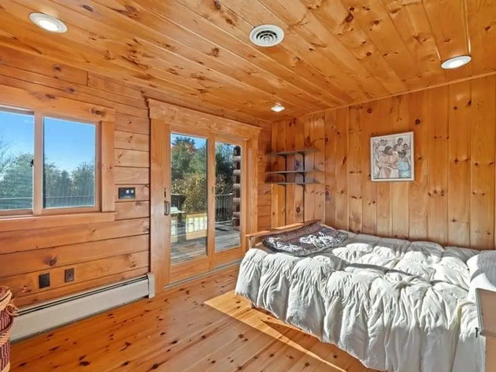 36 Split Oak Circle Chesterfield NH 03443