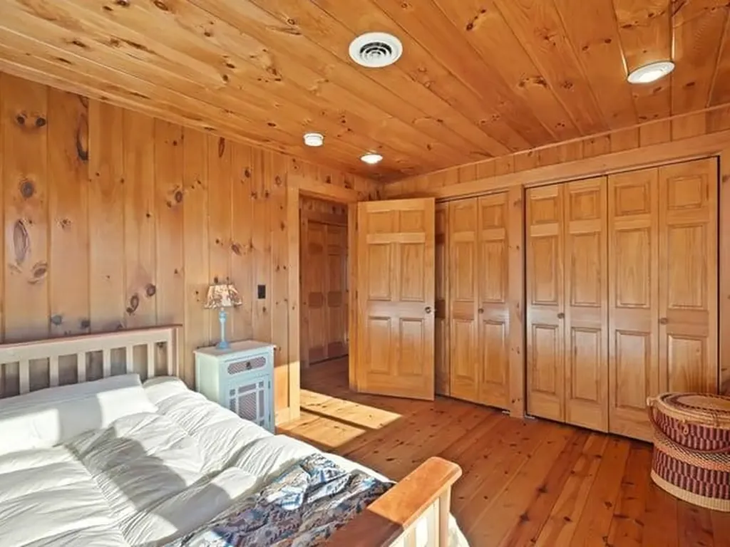 36 Split Oak Circle Chesterfield NH 03443