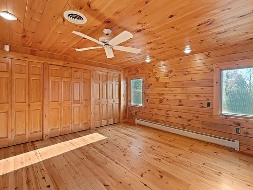 36 Split Oak Circle Chesterfield NH 03443