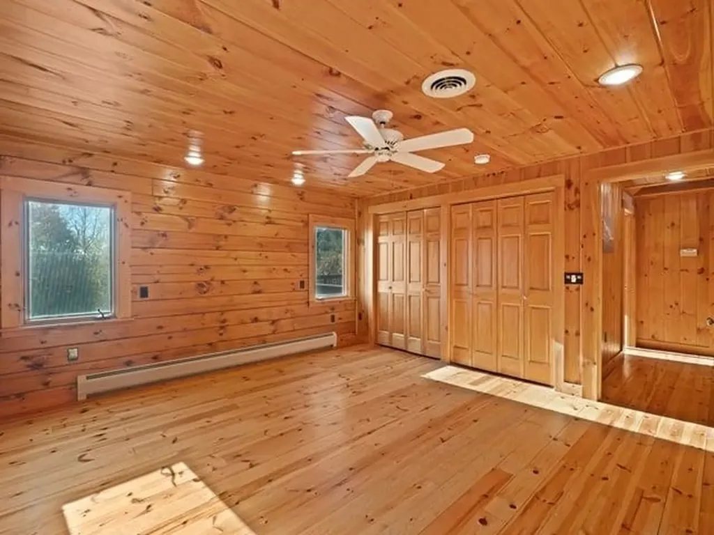 36 Split Oak Circle Chesterfield NH 03443
