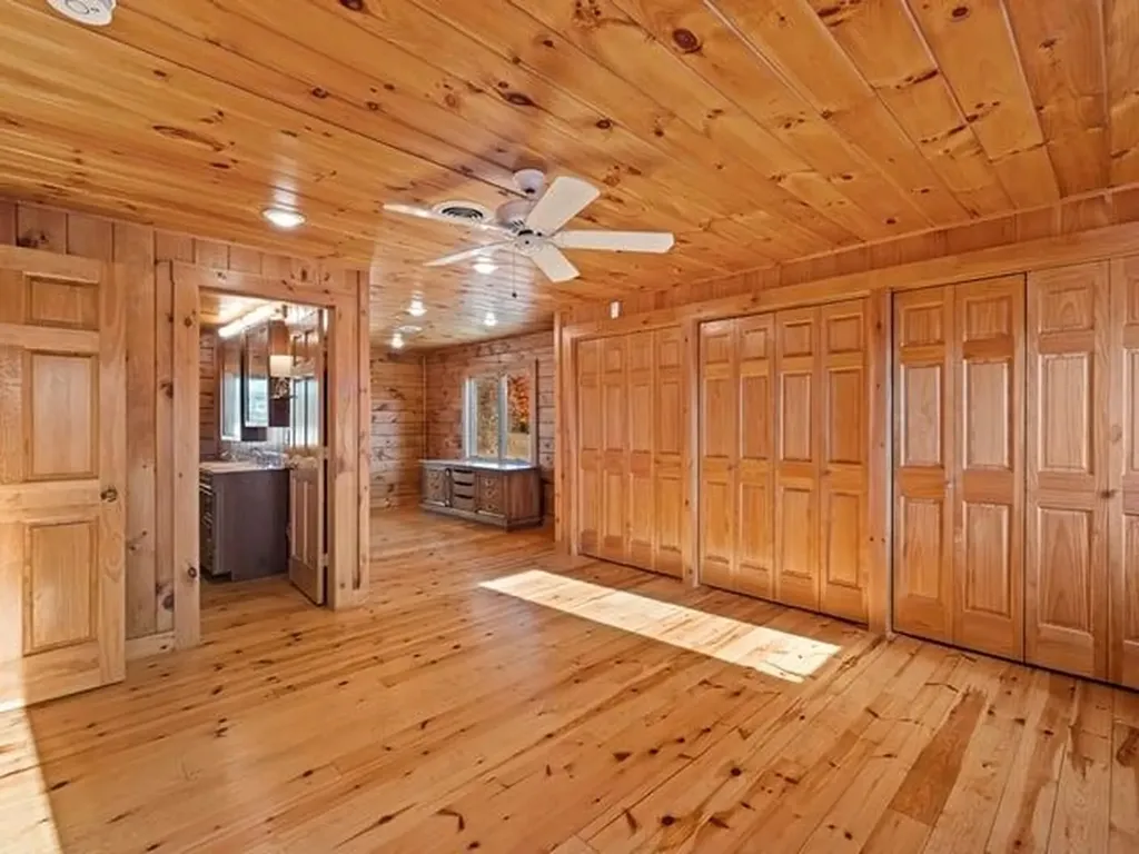 36 Split Oak Circle Chesterfield NH 03443