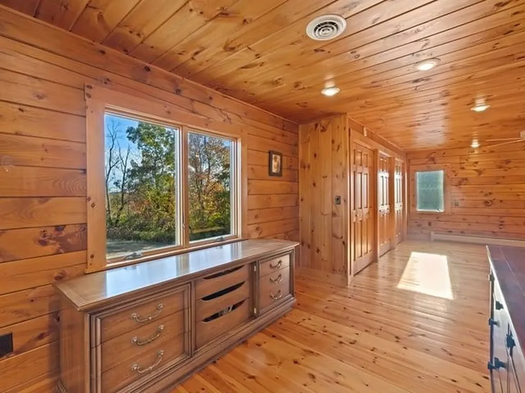 36 Split Oak Circle Chesterfield NH 03443
