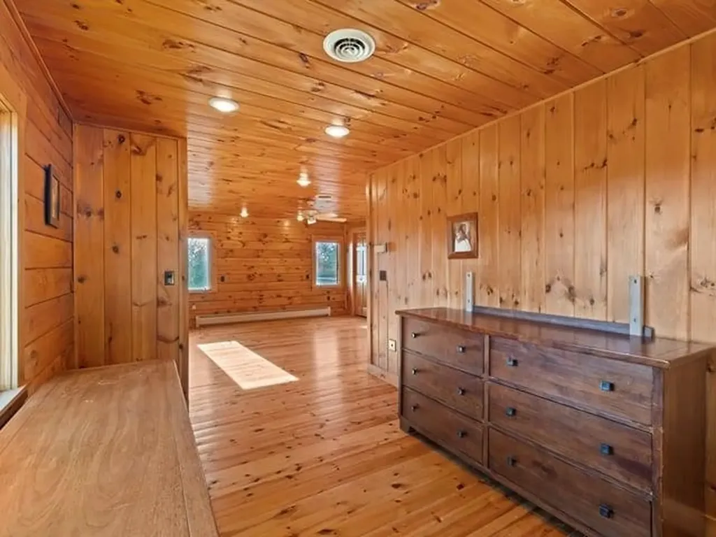 36 Split Oak Circle Chesterfield NH 03443