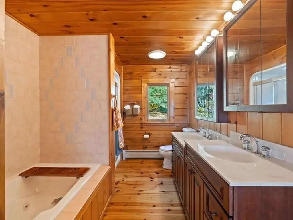 36 Split Oak Circle Chesterfield NH 03443