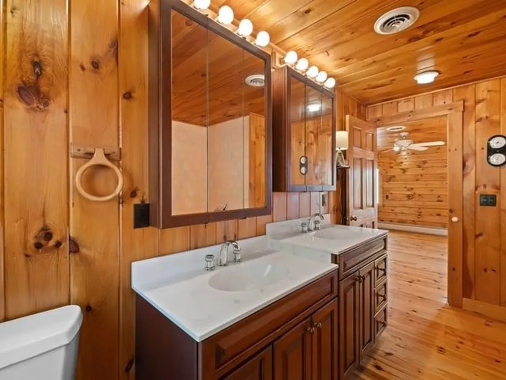 36 Split Oak Circle Chesterfield NH 03443