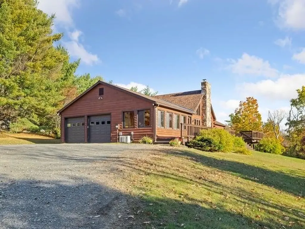 36 Split Oak Circle Chesterfield NH 03443
