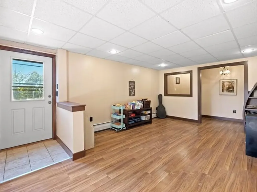 36 Split Oak Circle Chesterfield NH 03443