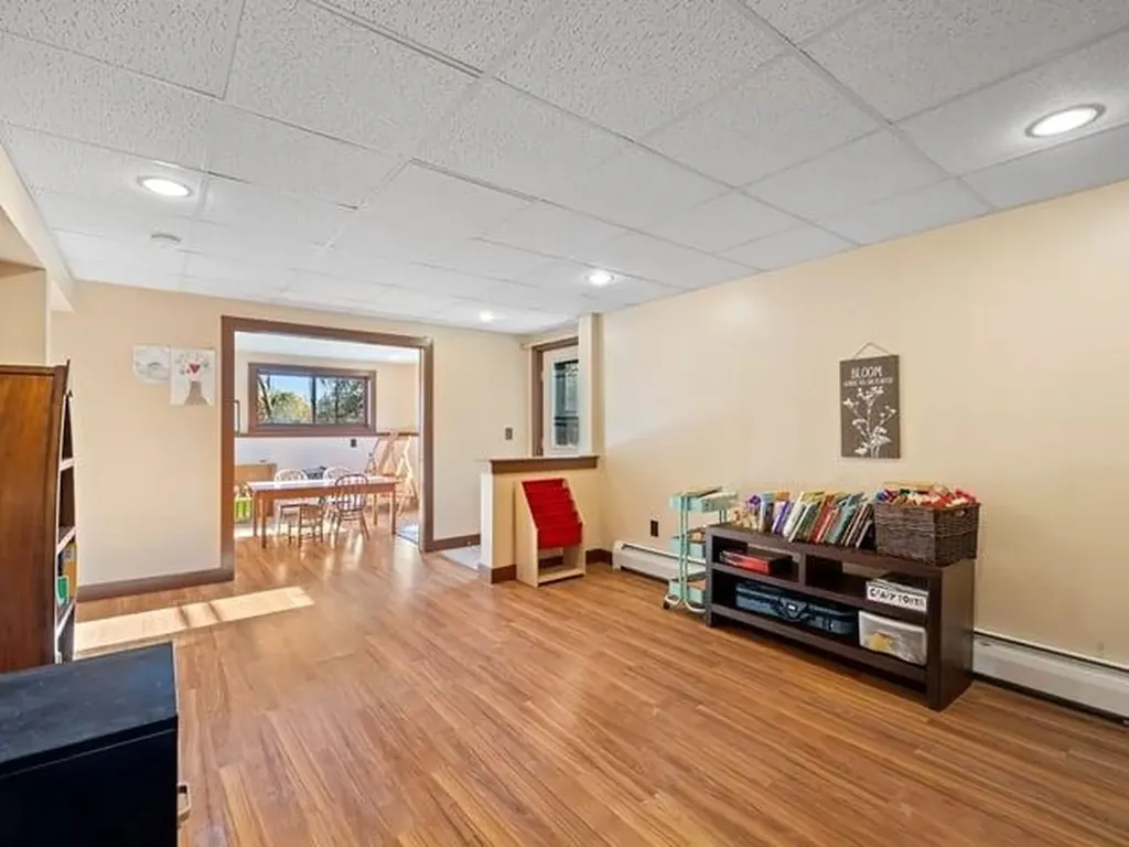 36 Split Oak Circle Chesterfield NH 03443
