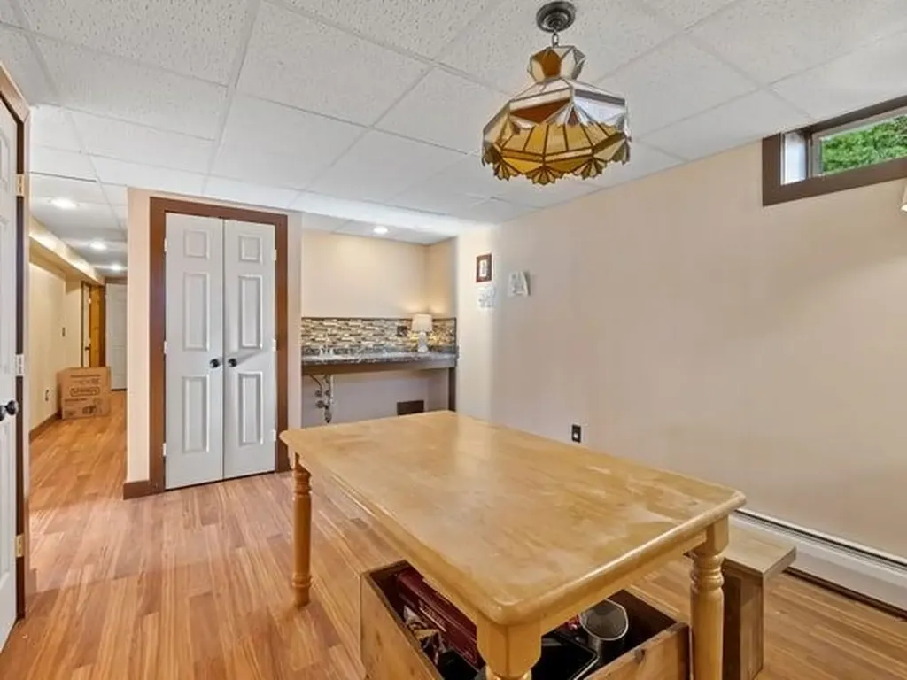 36 Split Oak Circle Chesterfield NH 03443
