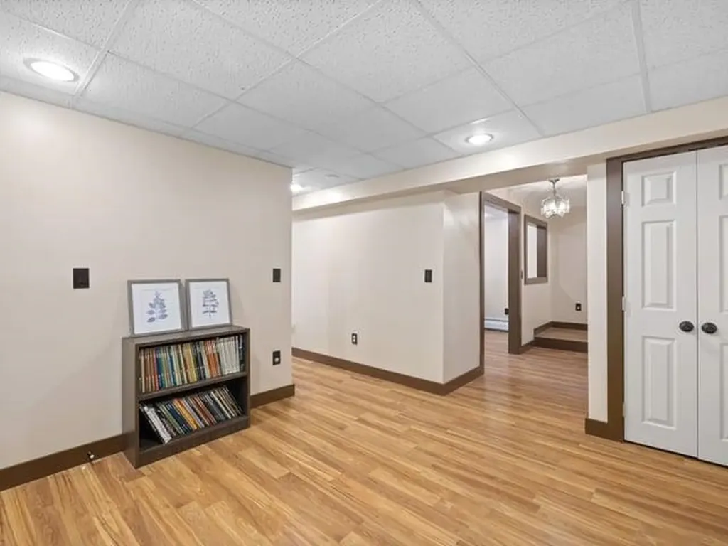 36 Split Oak Circle Chesterfield NH 03443
