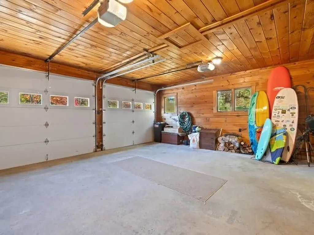 36 Split Oak Circle Chesterfield NH 03443