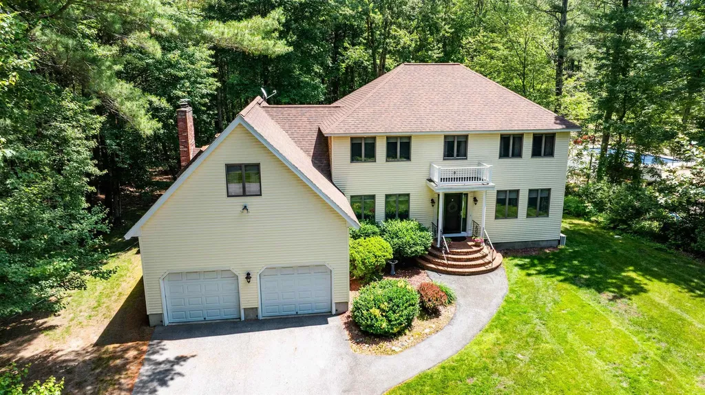 7 Golden Oaks Drive Salem NH 03079