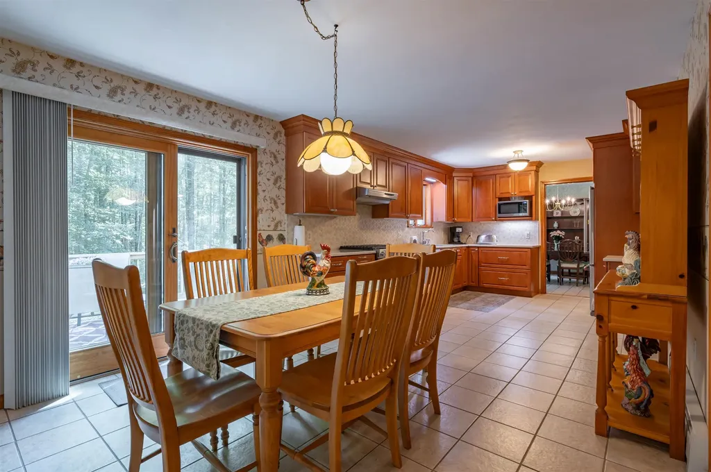 7 Golden Oaks Drive Salem NH 03079
