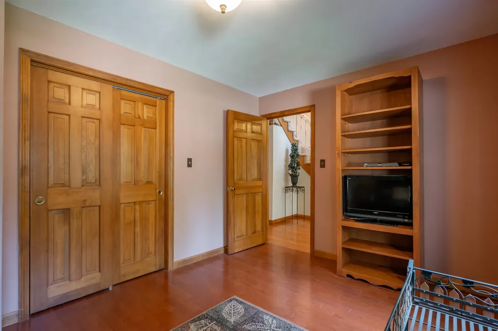 7 Golden Oaks Drive Salem NH 03079