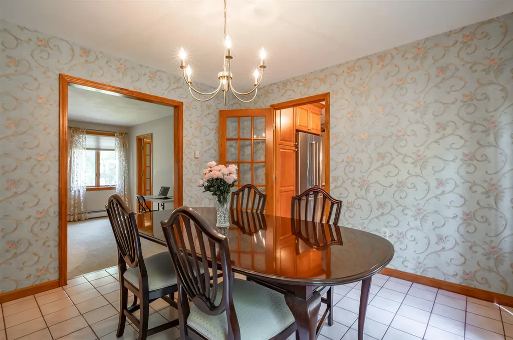 7 Golden Oaks Drive Salem NH 03079