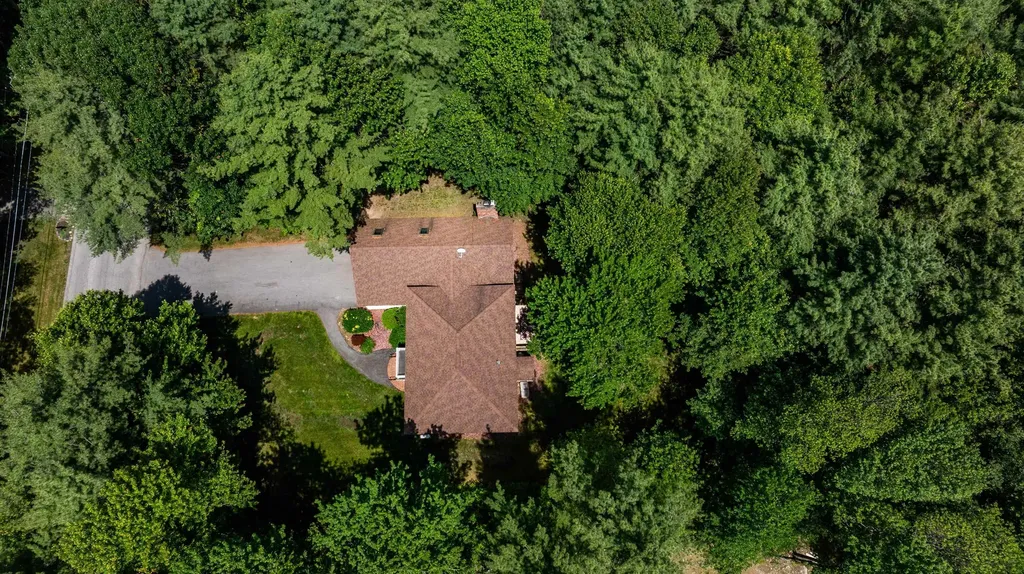 7 Golden Oaks Drive Salem NH 03079