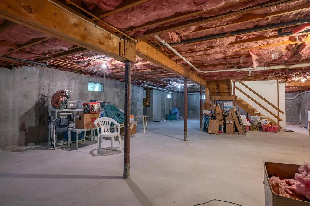 7 Golden Oaks Drive Salem NH 03079