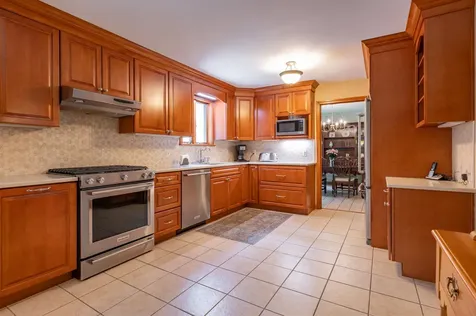 7 Golden Oaks Drive Salem NH 03079