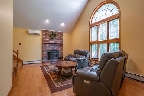 7 Golden Oaks Drive Salem NH 03079