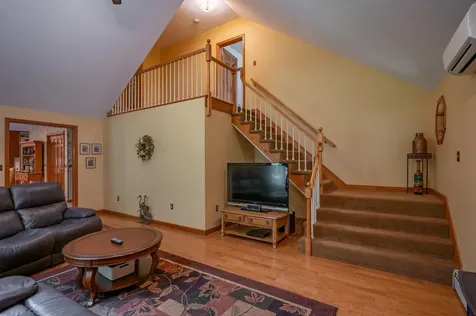 7 Golden Oaks Drive Salem NH 03079