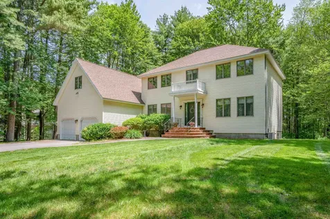 7 Golden Oaks Drive Salem NH 03079