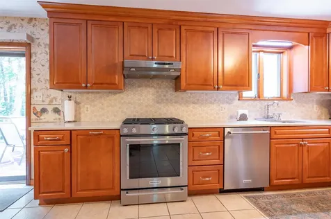 7 Golden Oaks Drive Salem NH 03079