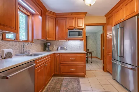 7 Golden Oaks Drive Salem NH 03079