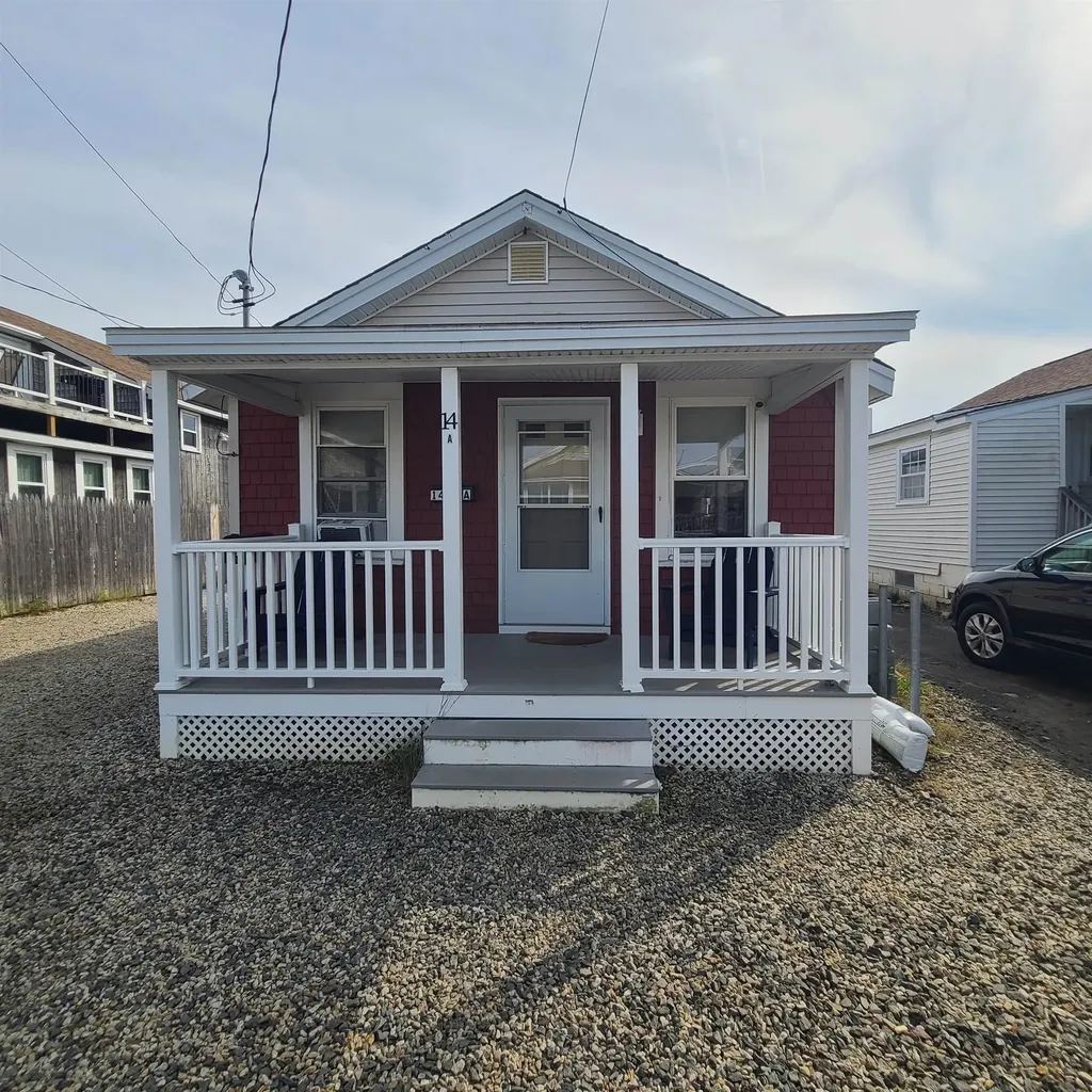 14 Johnson Avenue Hampton NH 03842