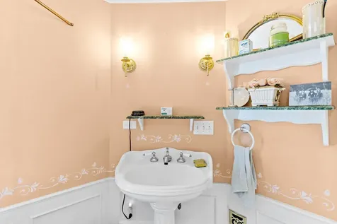 14 Cottage Street Nashua NH 03060