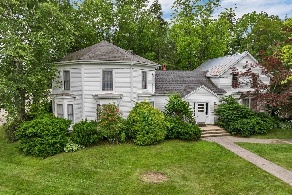 217 South Main Street Wolfeboro NH 03894