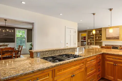 11 Evergreen Way Stratham NH 03885