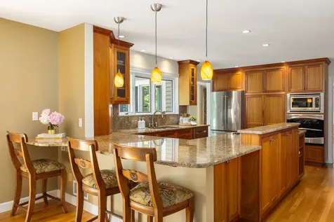 11 Evergreen Way Stratham NH 03885