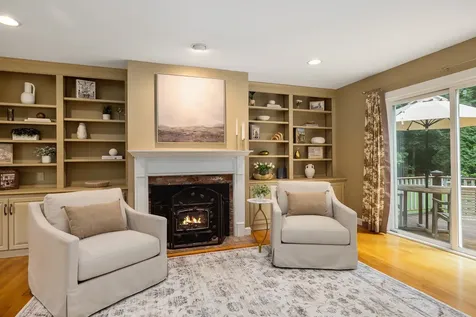 11 Evergreen Way Stratham NH 03885