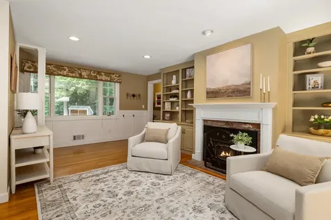 11 Evergreen Way Stratham NH 03885