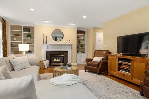 11 Evergreen Way Stratham NH 03885
