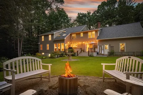 11 Evergreen Way Stratham NH 03885