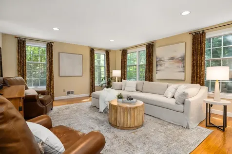 11 Evergreen Way Stratham NH 03885