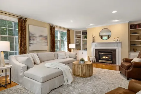 11 Evergreen Way Stratham NH 03885