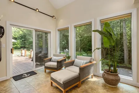 11 Evergreen Way Stratham NH 03885