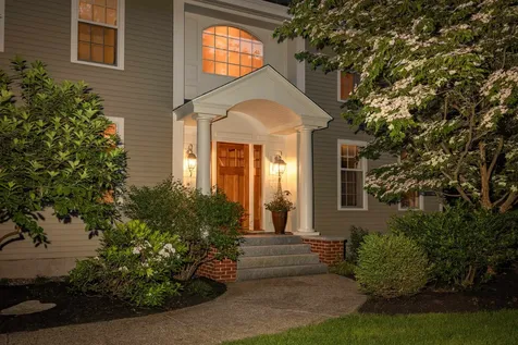 11 Evergreen Way Stratham NH 03885