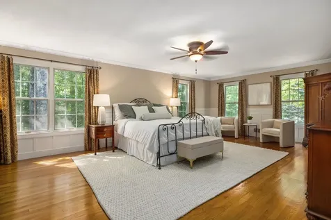 11 Evergreen Way Stratham NH 03885