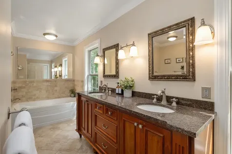 11 Evergreen Way Stratham NH 03885
