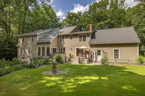 11 Evergreen Way Stratham NH 03885