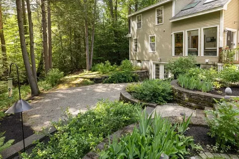11 Evergreen Way Stratham NH 03885