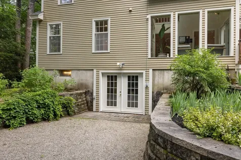 11 Evergreen Way Stratham NH 03885