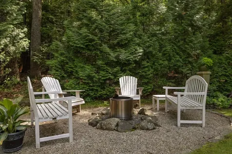 11 Evergreen Way Stratham NH 03885