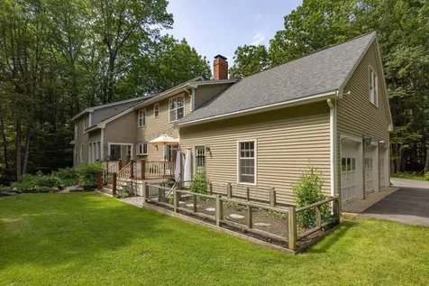 11 Evergreen Way Stratham NH 03885
