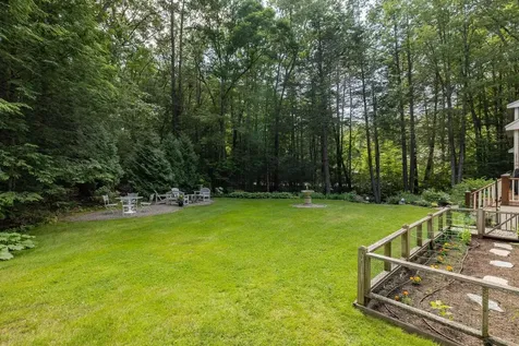 11 Evergreen Way Stratham NH 03885