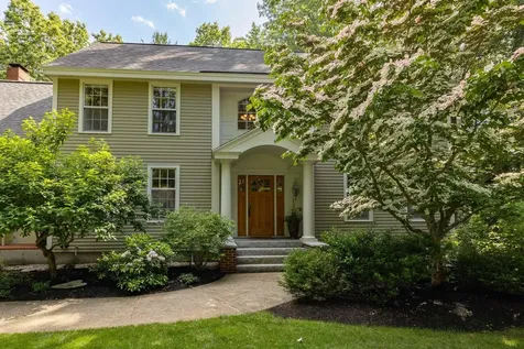 11 Evergreen Way Stratham NH 03885