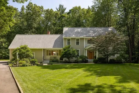 11 Evergreen Way Stratham NH 03885
